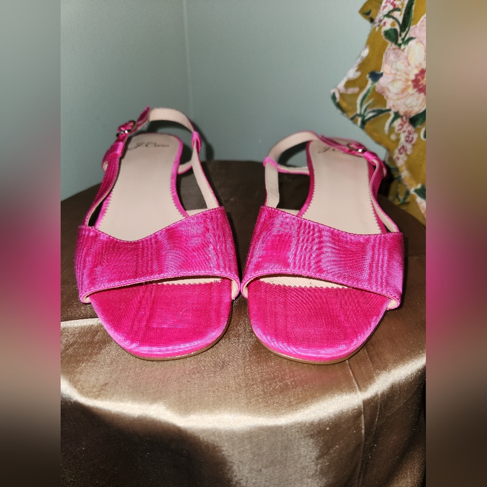 Bright pink kitten heel